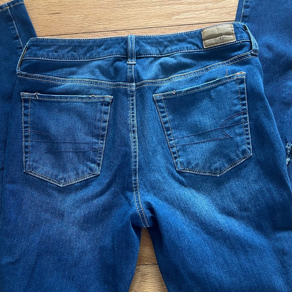 American Eagle Women's size 10 The DREAM JEAN DISTRESSED Hi-Rise Jegging Jeans